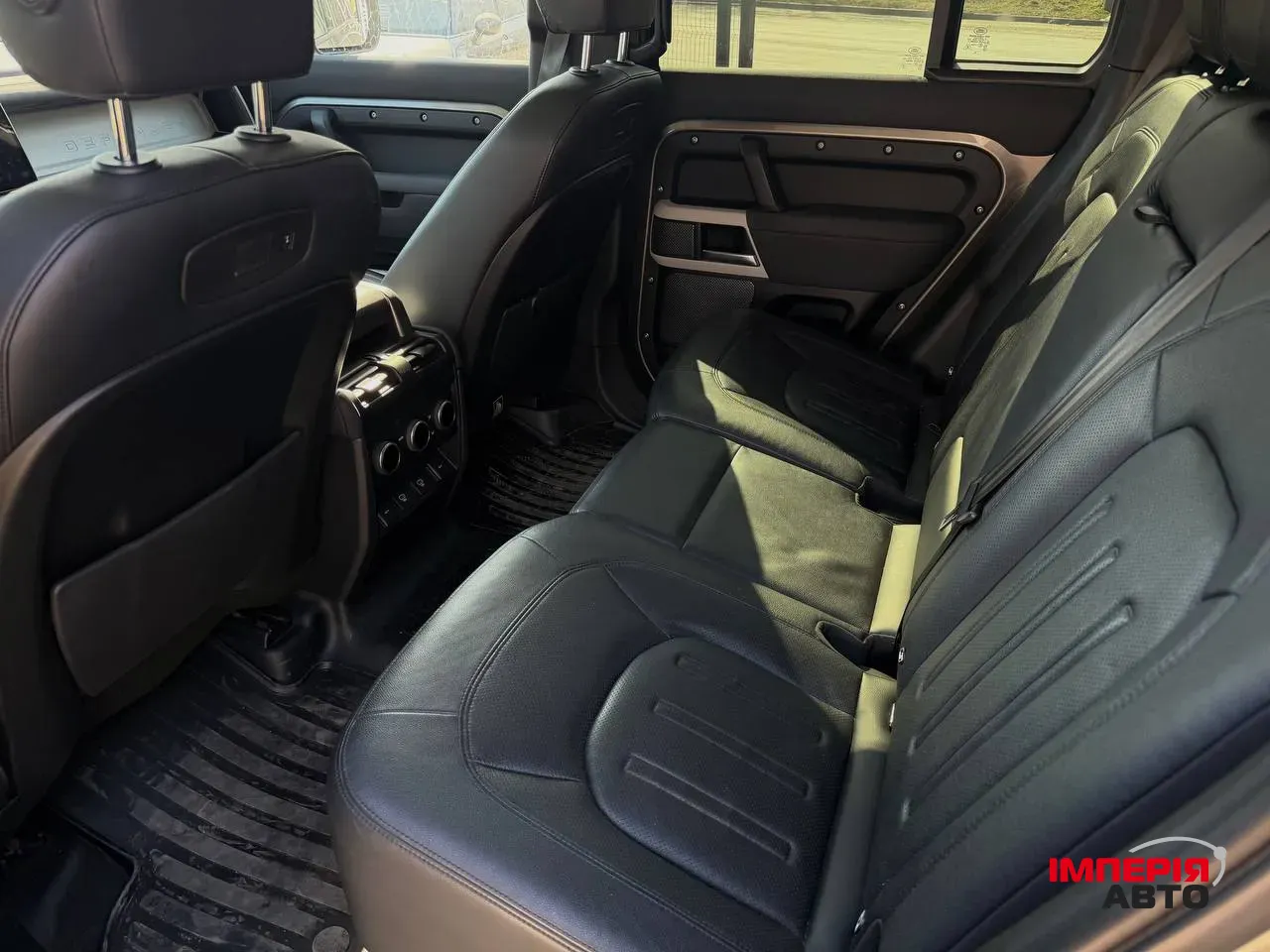 Land Rover Defender - фото 8