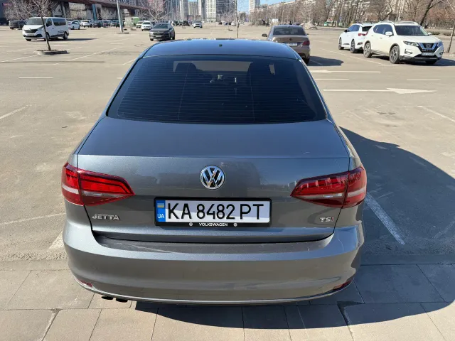 Volkswagen Jetta - фото 2