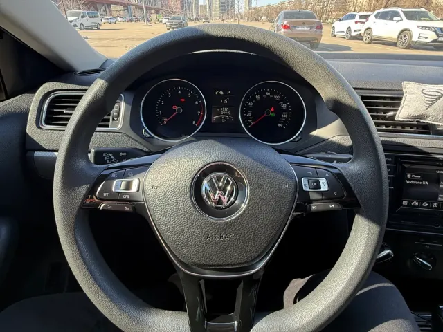 Volkswagen Jetta - фото 4
