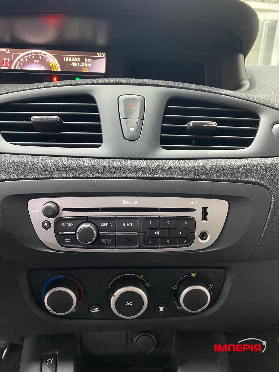 Renault Scenic - фото 17