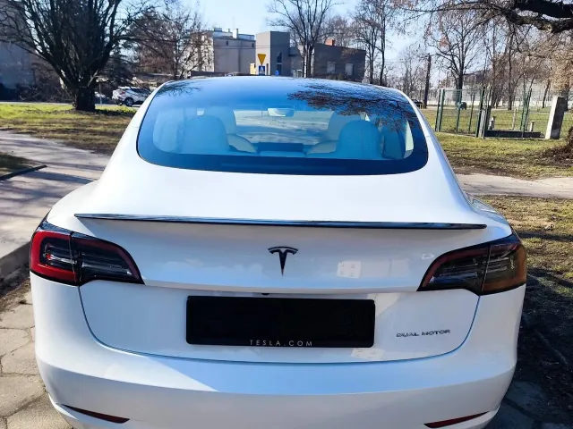 Tesla Model 3 - фото 5