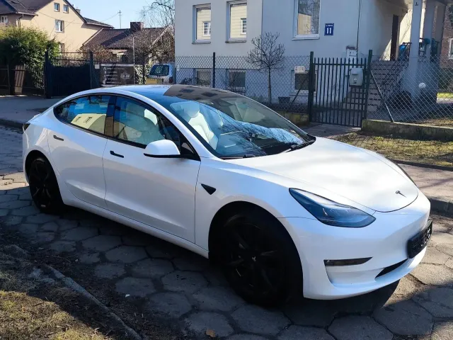 Tesla Model 3 - фото 3