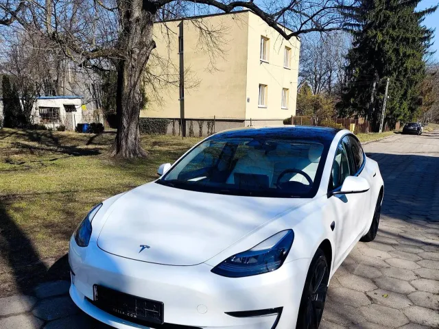 Tesla Model 3 - фото 4