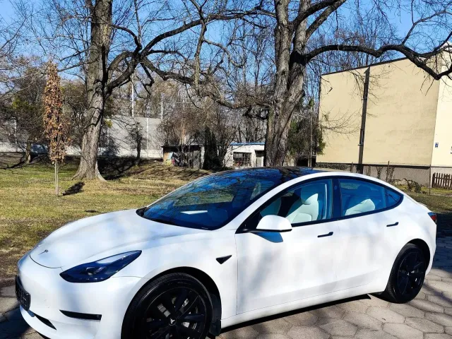 Tesla Model 3 - фото 2