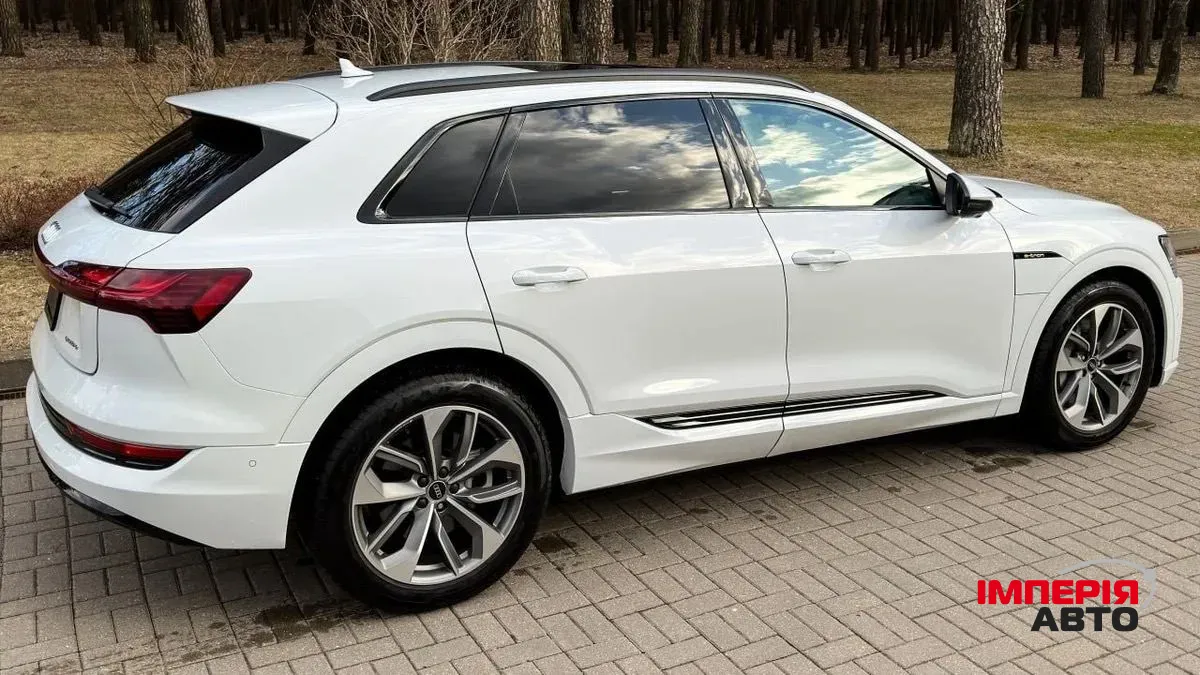 Audi e-tron - фото 4