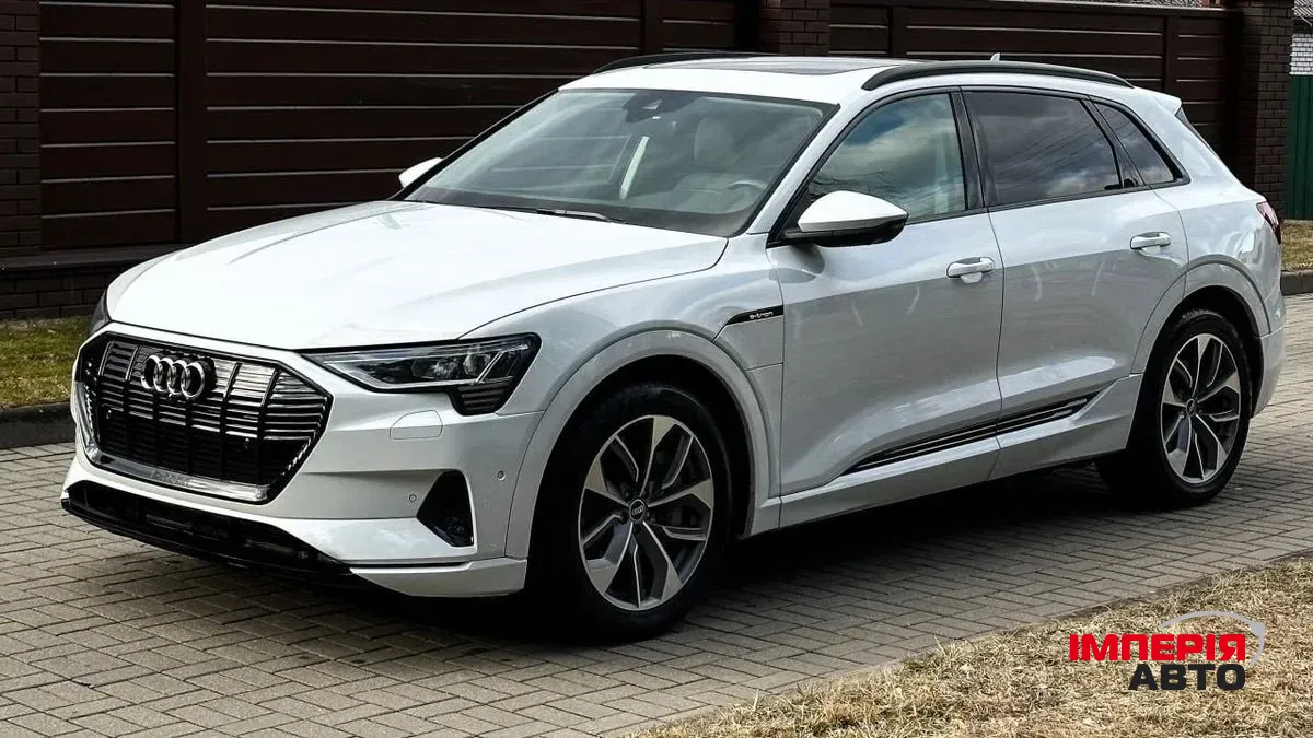 Audi e-tron - фото 1