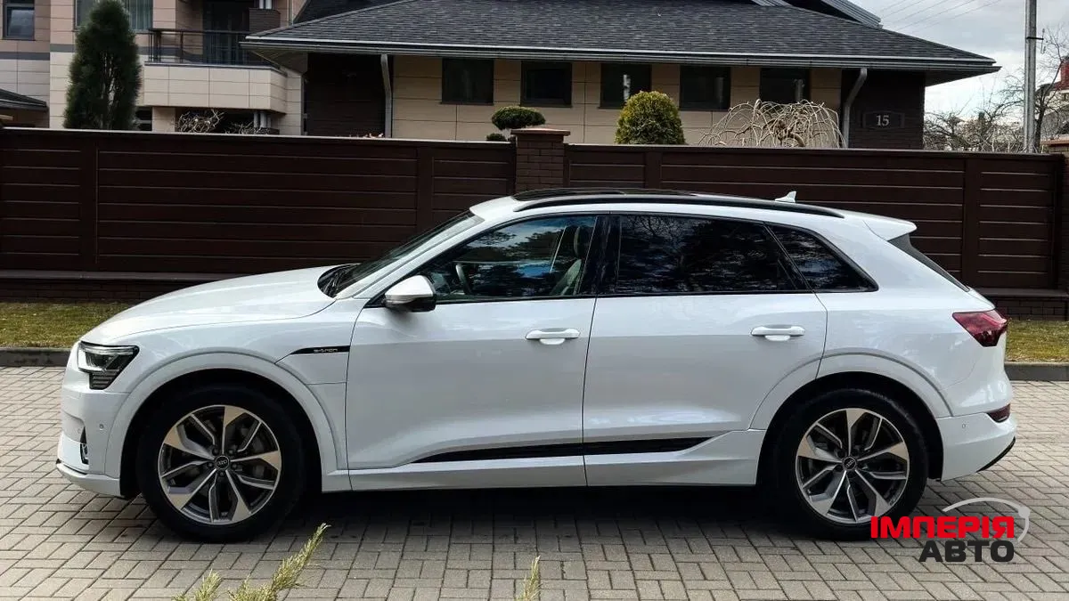 Audi e-tron - фото 2