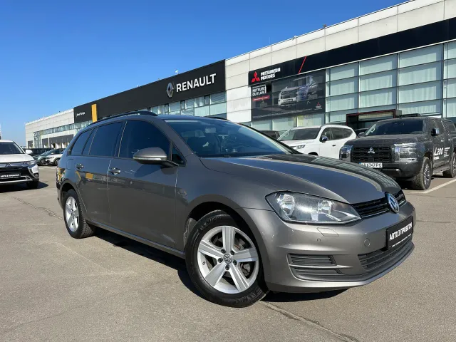 Volkswagen Golf - фото 1