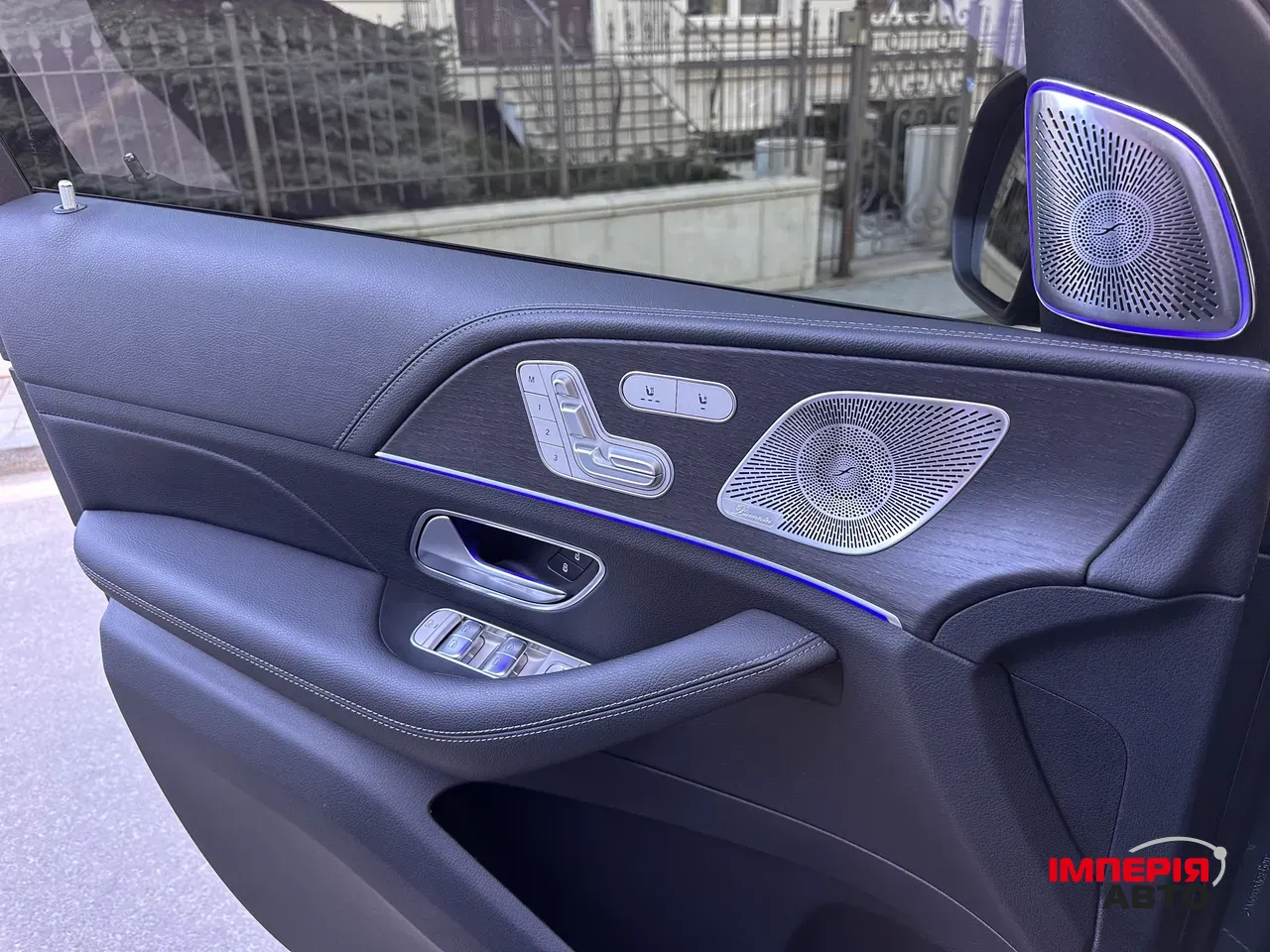 Mercedes-Benz GLS - фото 10