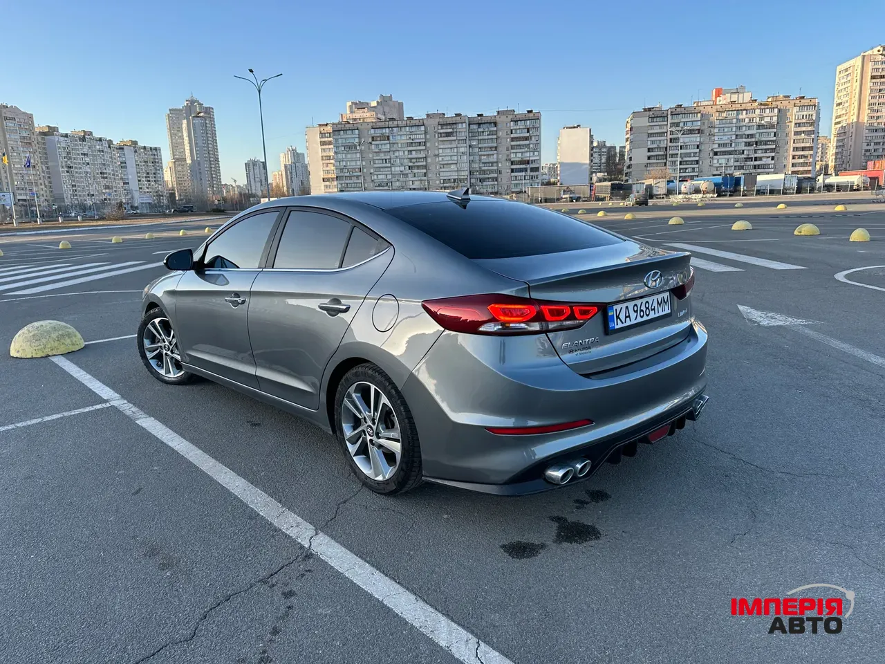 Hyundai Elantra - фото 1