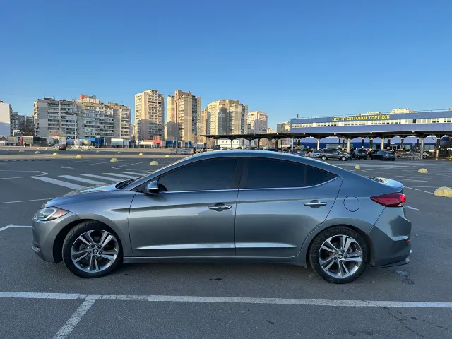 Hyundai Elantra - фото 4