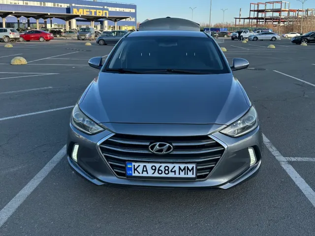 Hyundai Elantra - фото 3