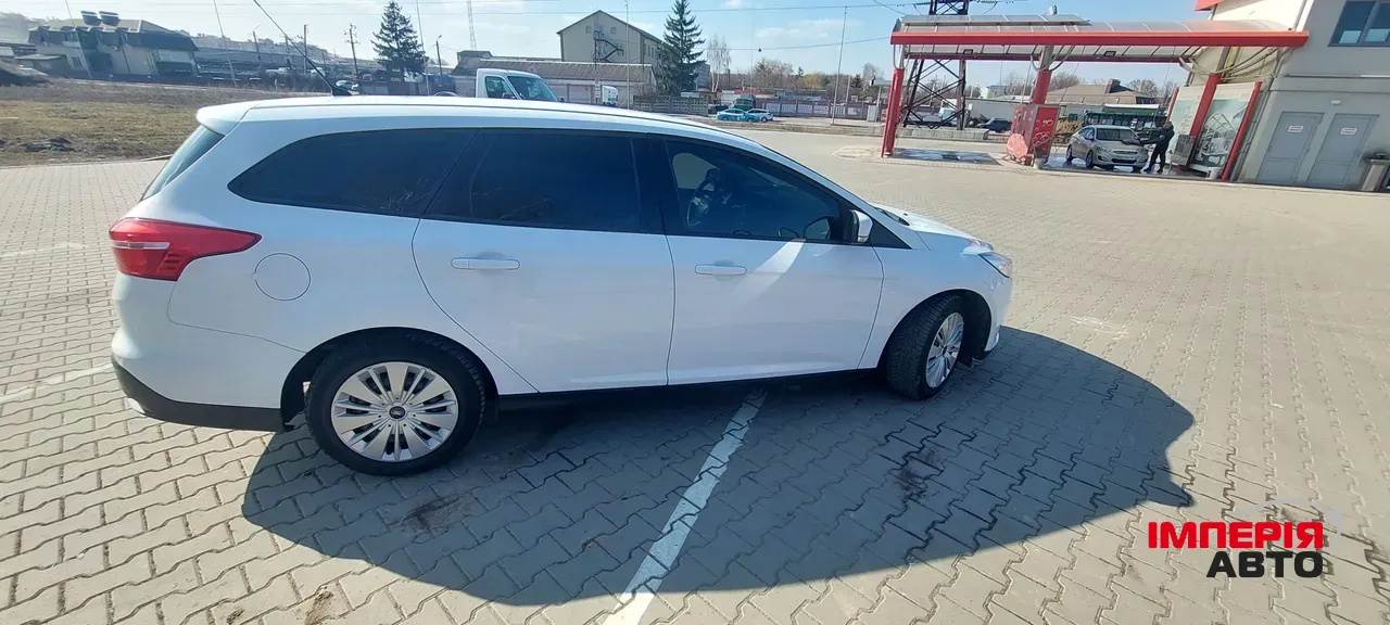 Ford Focus - фото 5