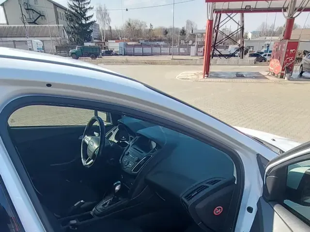 Ford Focus - фото 3