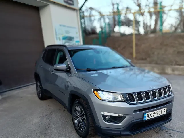 Jeep Compass - фото 1