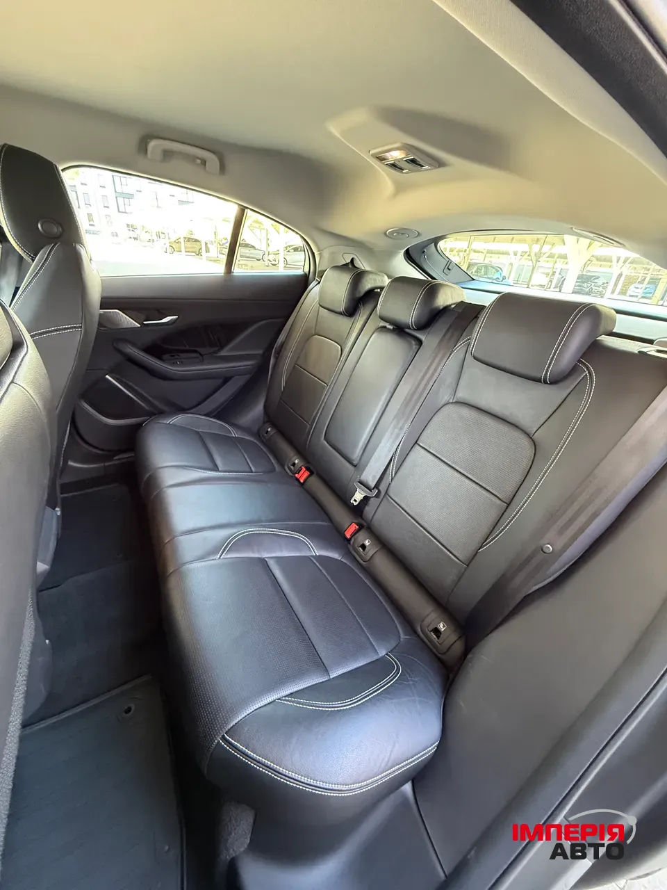 Jaguar I-Pace - фото 8