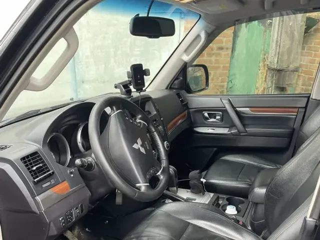 Mitsubishi Pajero - фото 4