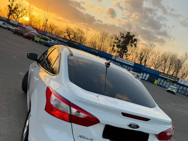Ford Focus - фото 5