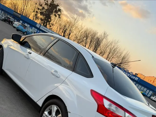 Ford Focus - фото 4