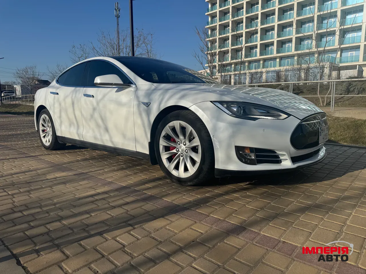 Tesla Model S - фото 1