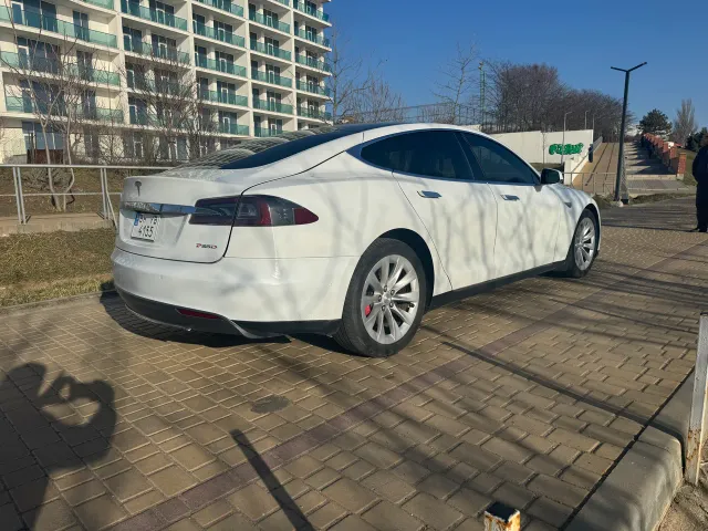 Tesla Model S - фото 3