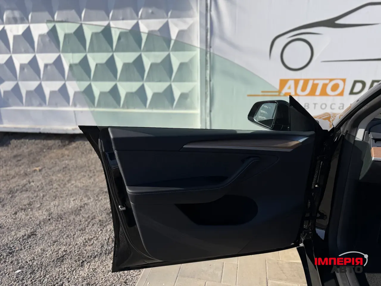 Tesla Model Y - фото 18