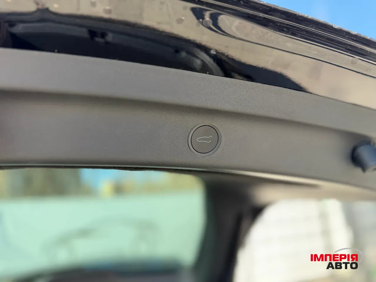 Tesla Model Y - фото 12