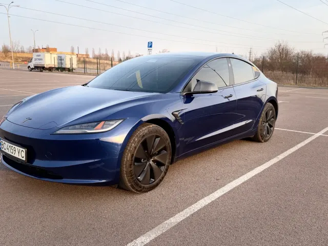 Tesla Model 3 - фото 1