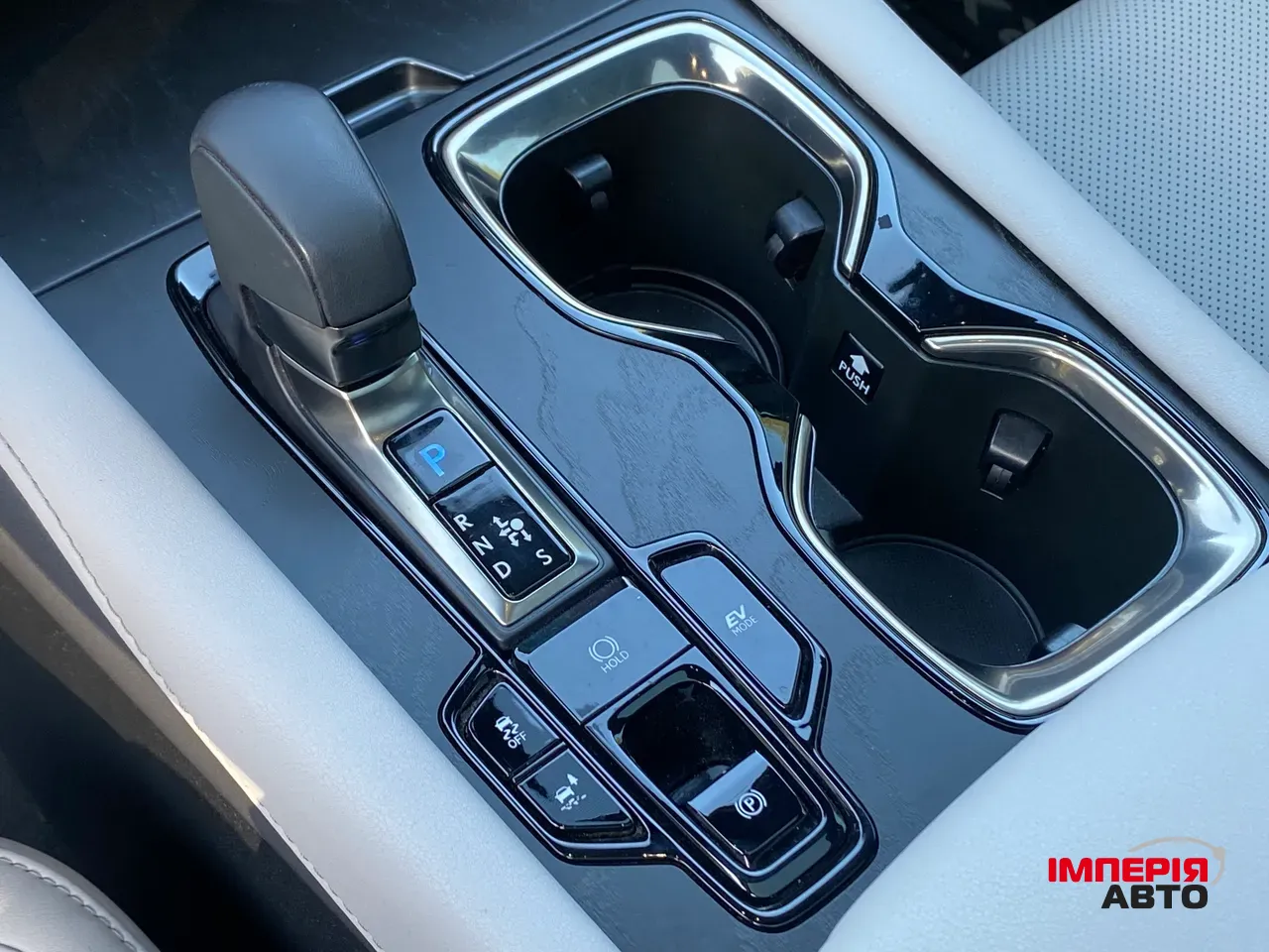 Lexus RX - фото 28