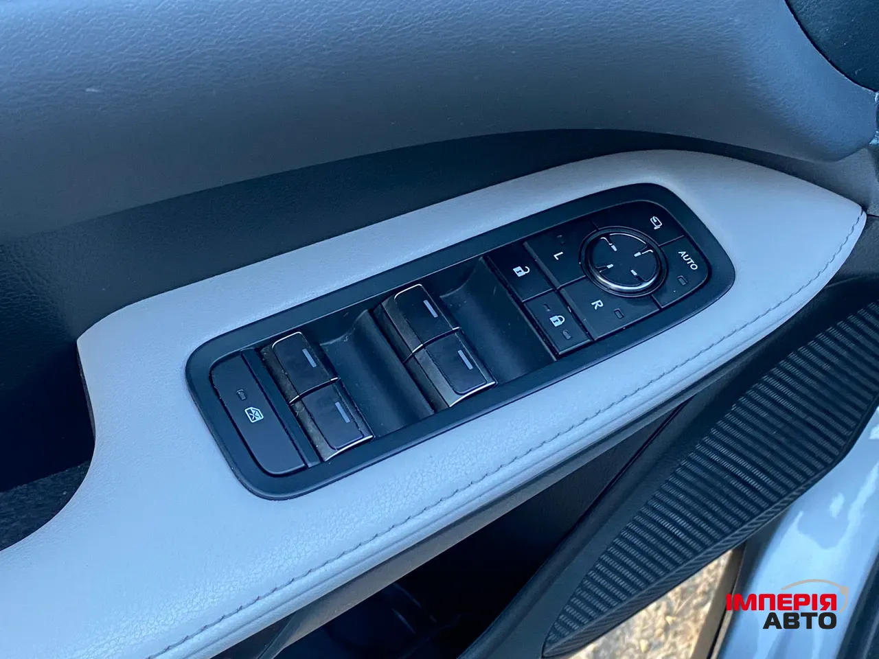 Lexus RX - фото 32