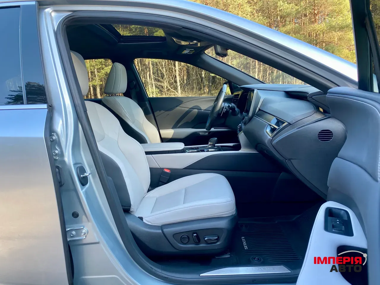 Lexus RX - фото 12