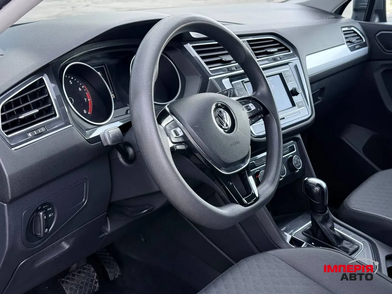 Volkswagen Tiguan - фото 10
