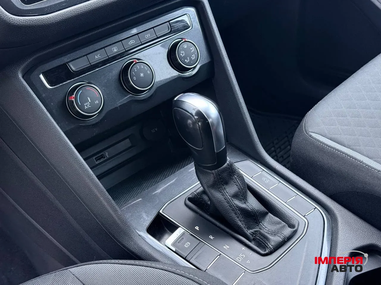 Volkswagen Tiguan - фото 9