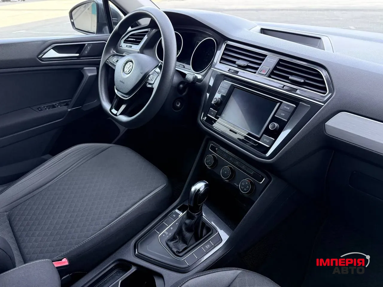 Volkswagen Tiguan - фото 8