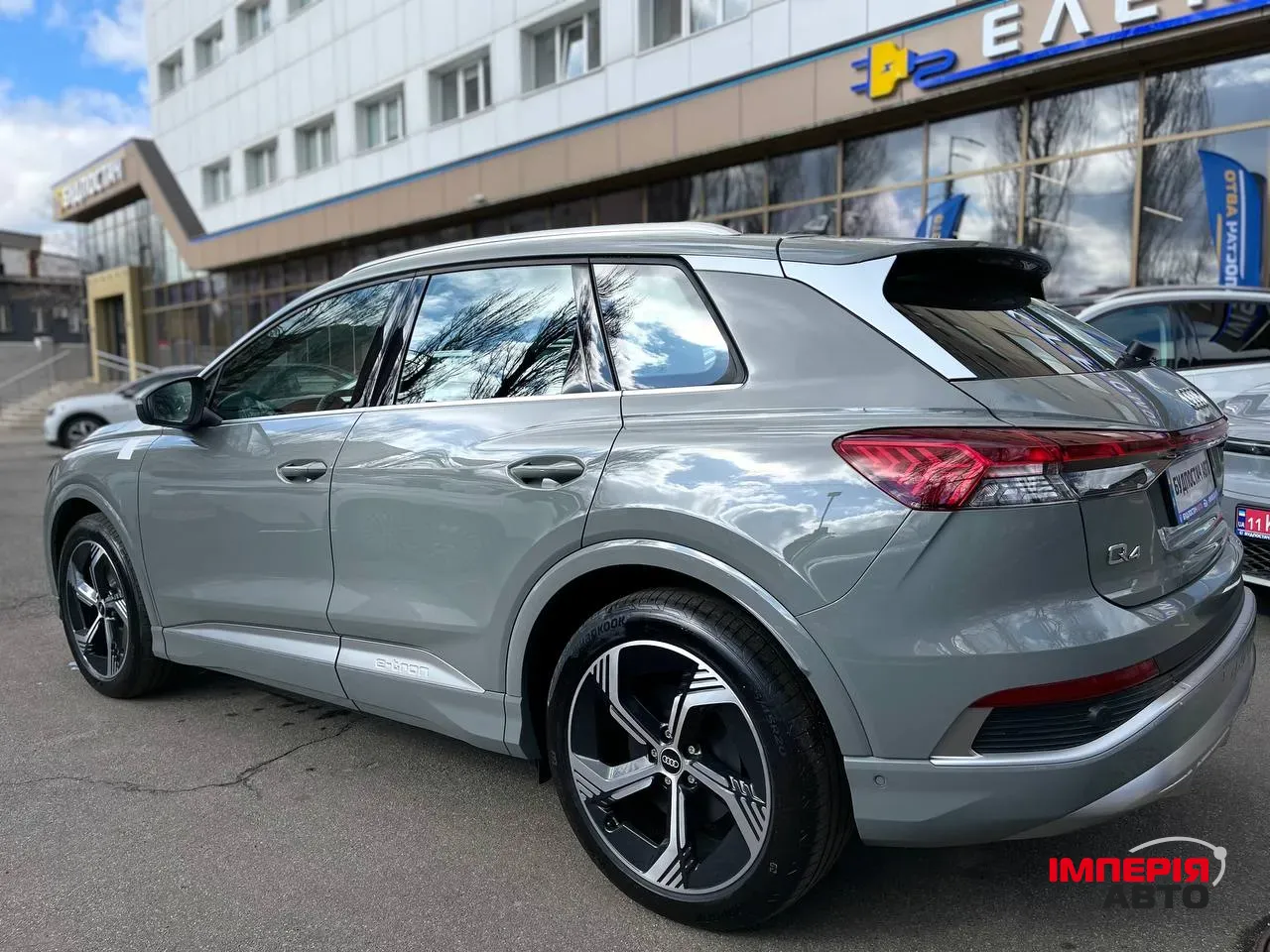 Audi Q4 e-tron - фото 4