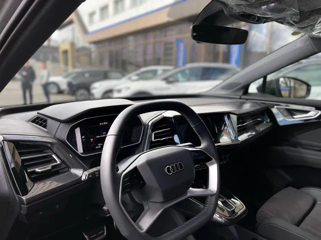 Audi Q4 e-tron - фото 5