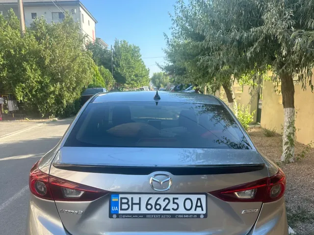 Mazda 3 - фото 2