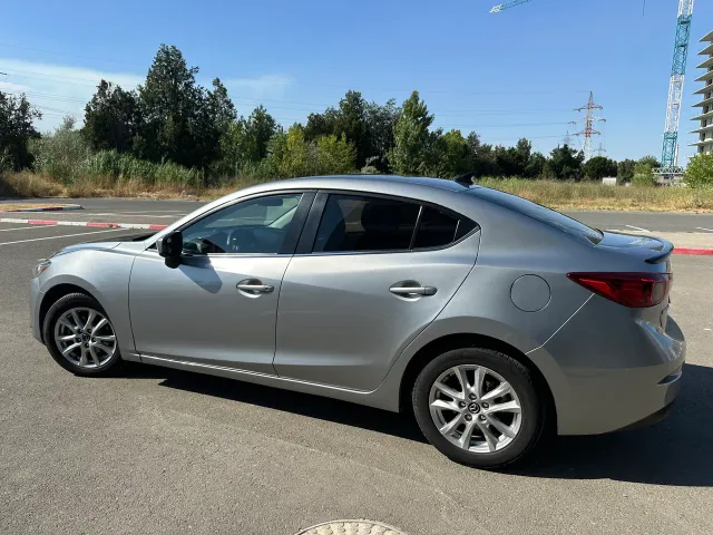 Mazda 3 - фото 3