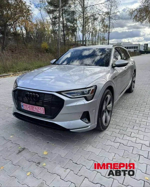 Audi e-tron - фото 1