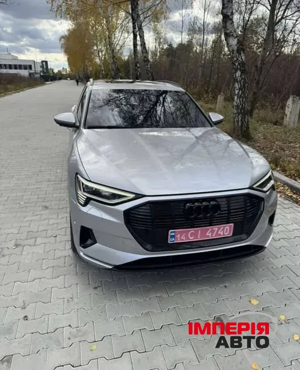 Audi e-tron - фото 5