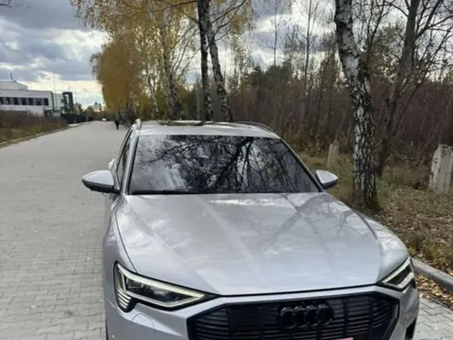 Audi e-tron - фото 5
