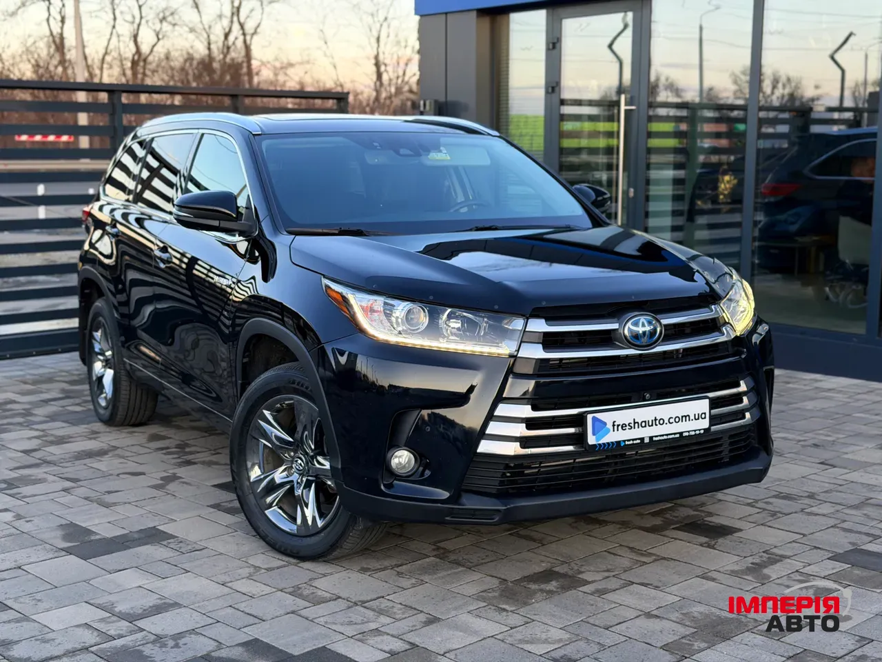Toyota Highlander - фото 1
