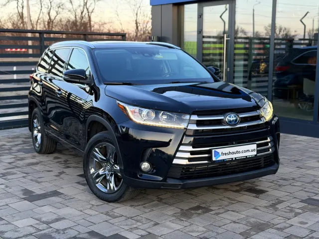 Toyota Highlander - фото 1