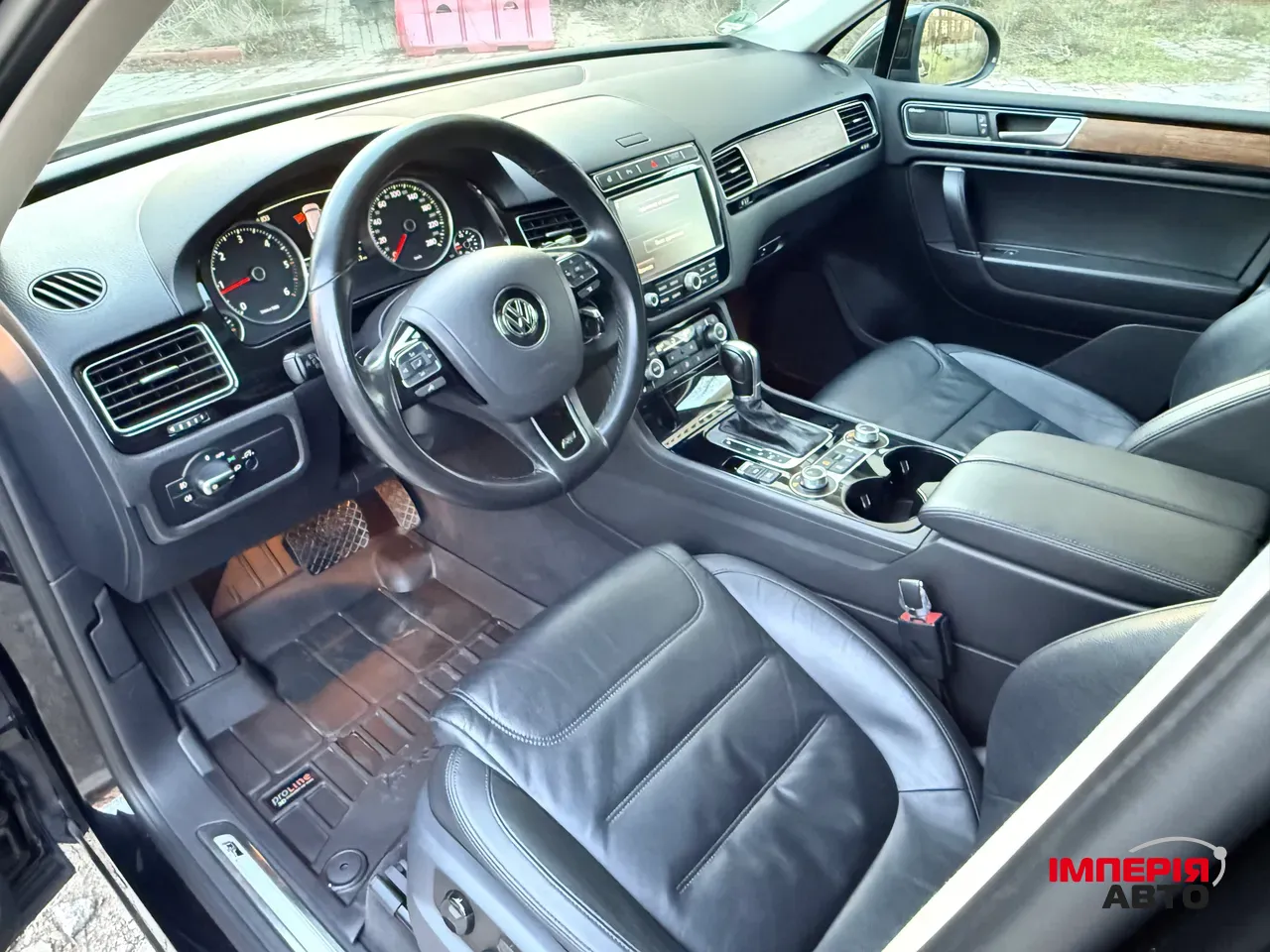 Volkswagen Touareg - фото 14