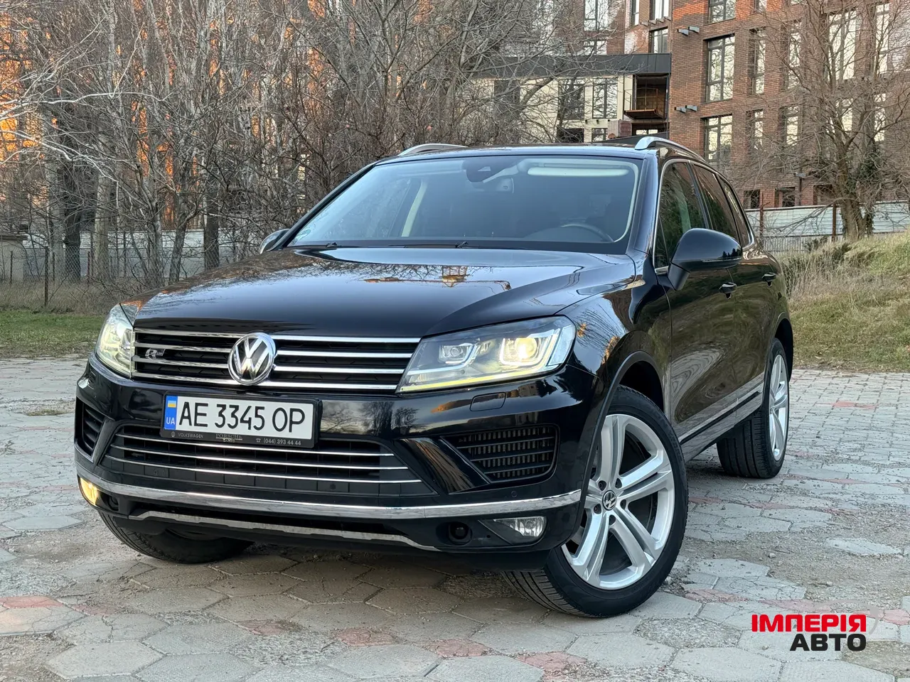 Volkswagen Touareg - фото 1