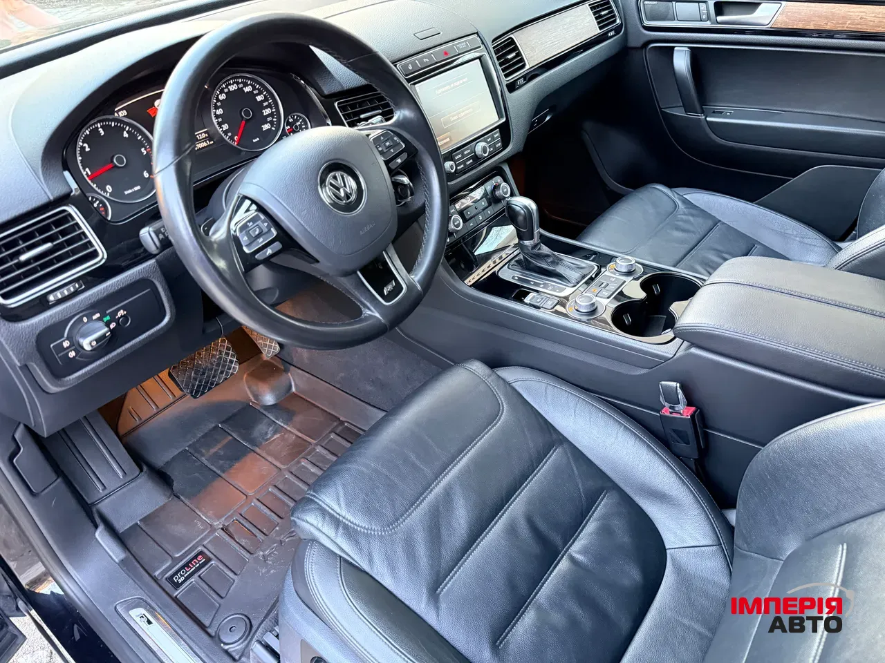 Volkswagen Touareg - фото 17