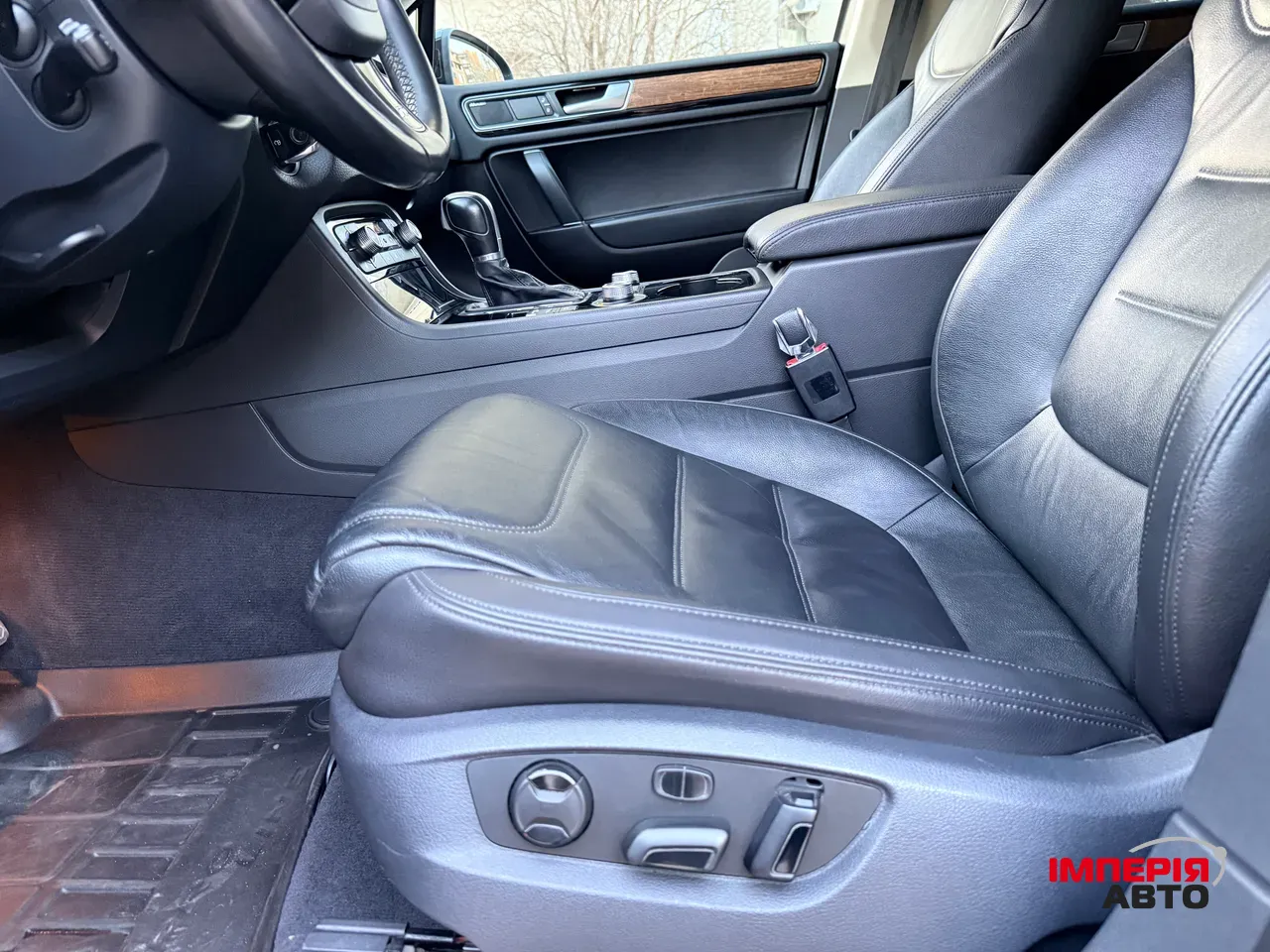 Volkswagen Touareg - фото 15