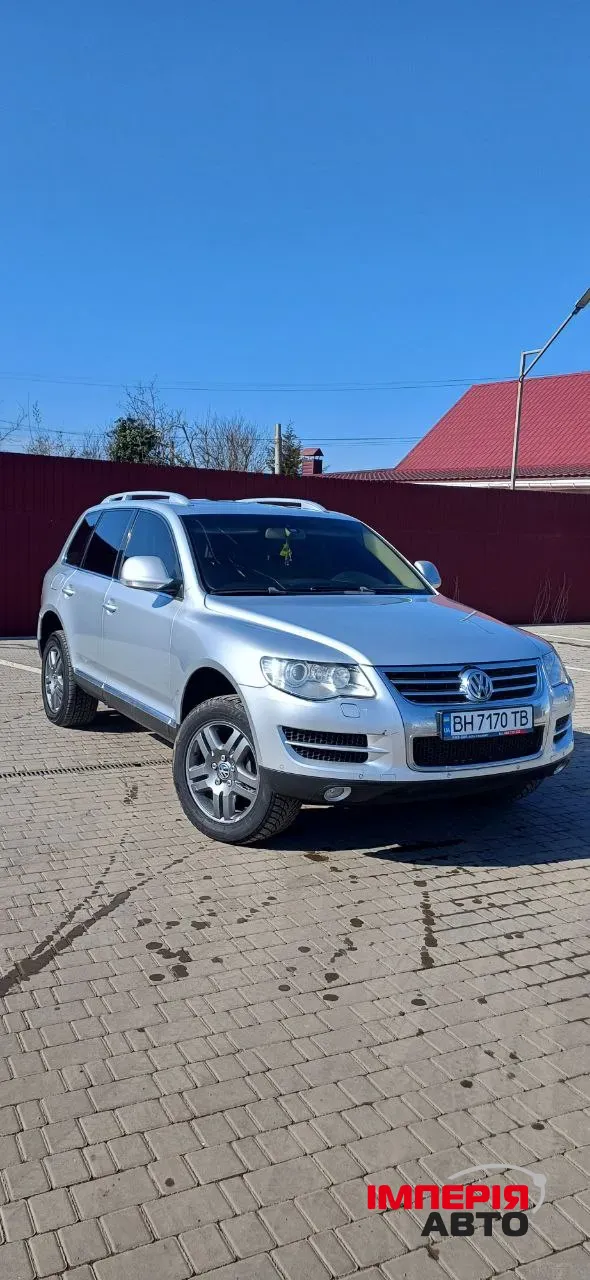 Volkswagen Touareg - фото 1