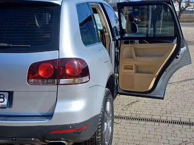 Volkswagen Touareg - фото 2