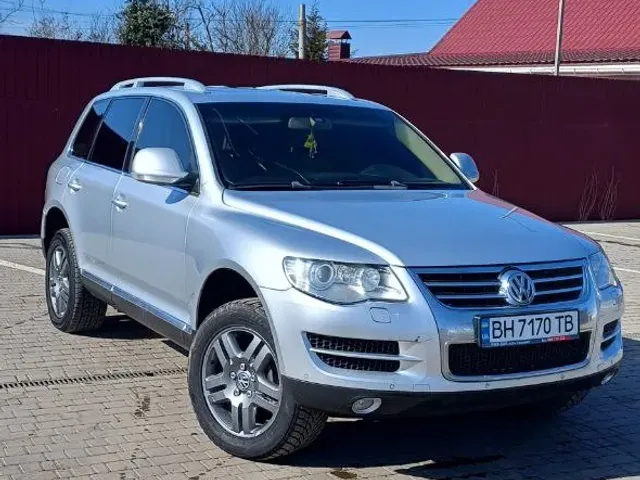Volkswagen Touareg - фото 1